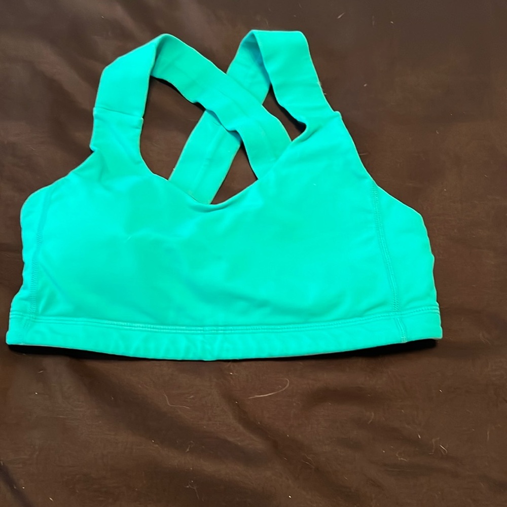 Lululemon teal sports bra with crossing straps in back
XS/2